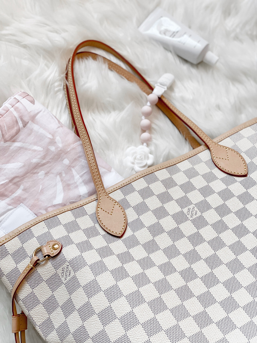 WHAT'S IN MY BAG?!  Louis Vuitton Neverfull MM Damier Azur 